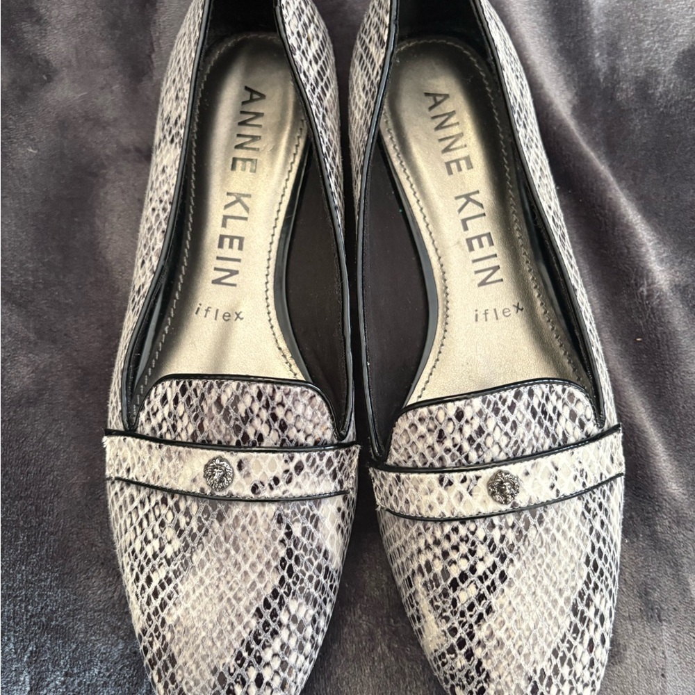 Anne Klein iFlex Snakeskin Loafers Flats Comfort Shoes - Picture 2 of 6
